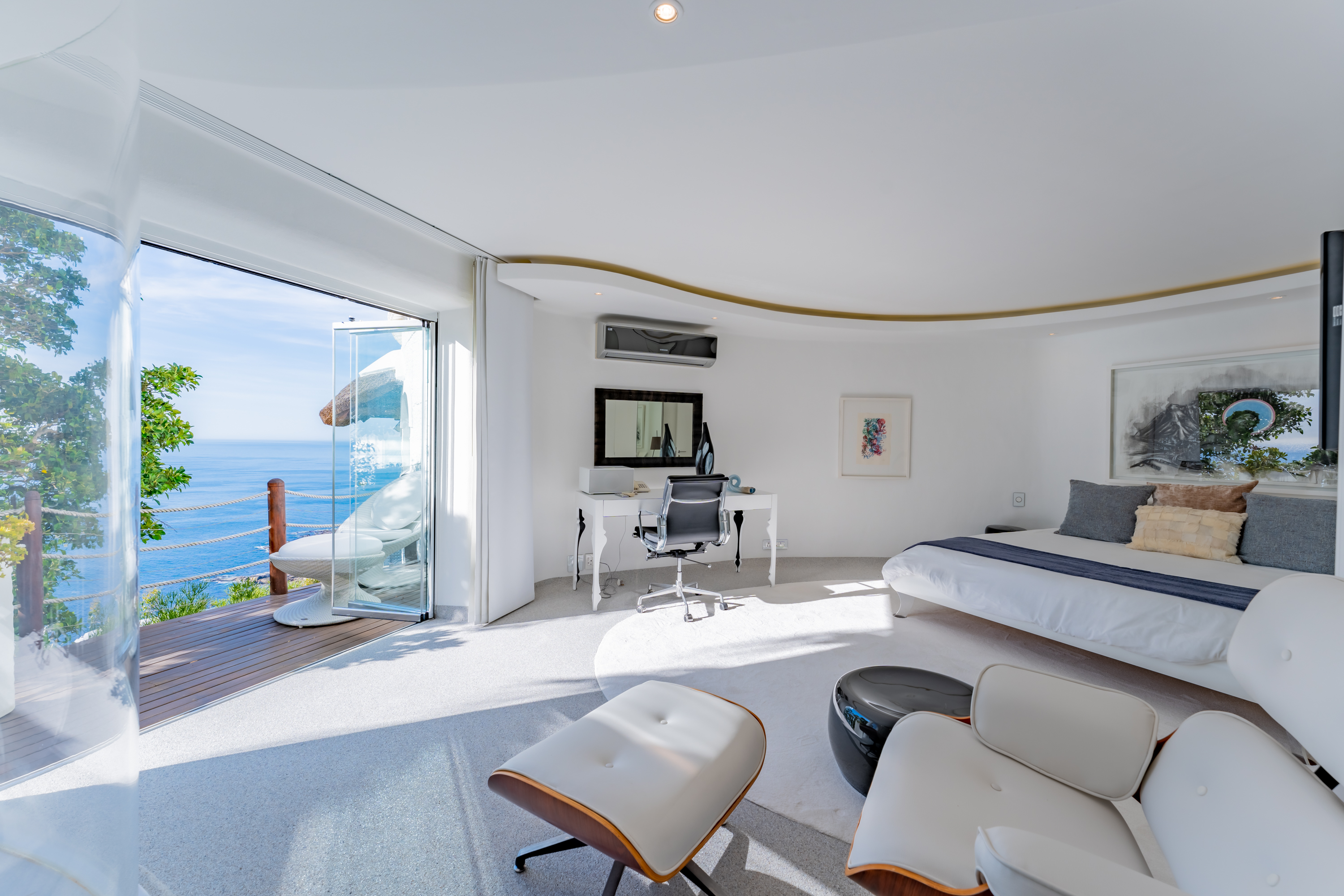 6 Bedroom Property for Sale in Bantry Bay Western Cape